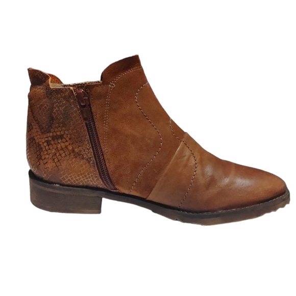 Casta Brown Leather Western Style Snake Pattern Zip Up Ankle Boots Women Size 7 - Picture 2 of 11